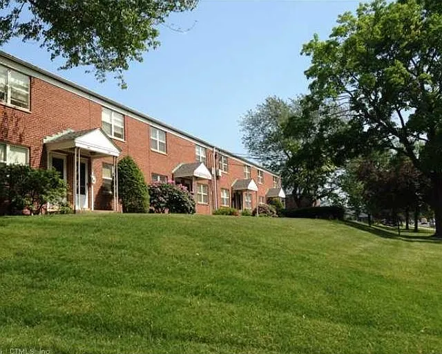 1038 Trout Brook Dr — Photo 5