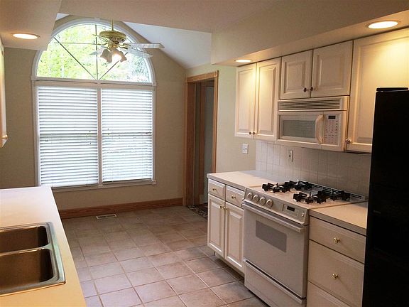 5th image of 2604 Lincoln Ave