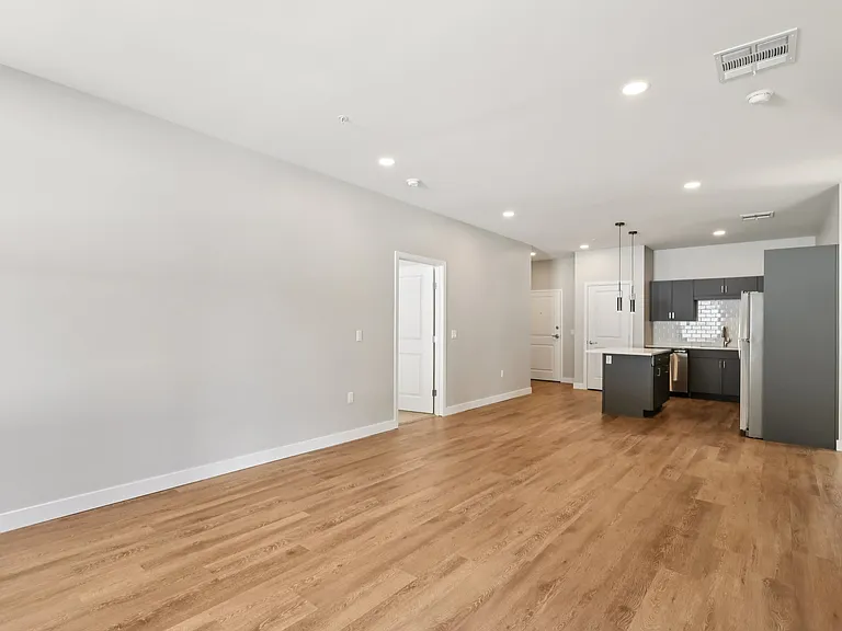 Berkshire Apartments — Photo 76