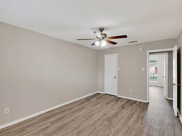 140 Trout St — Photo 37