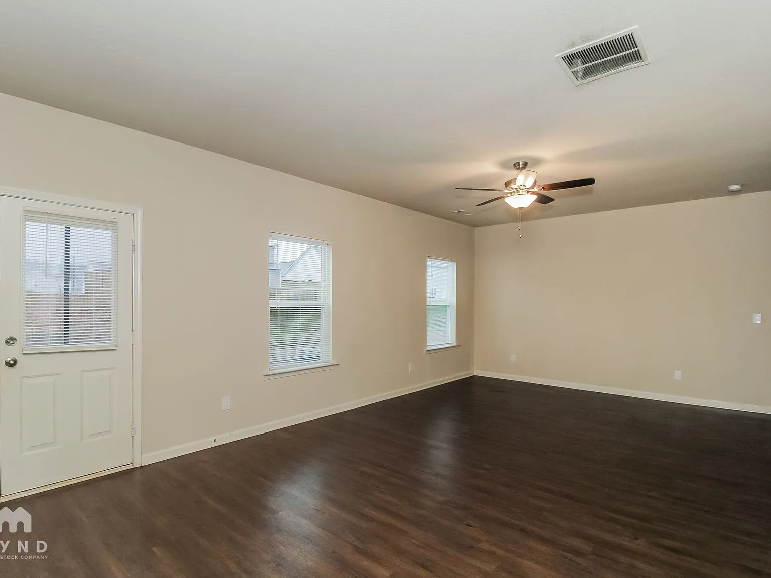 3 bed, 2.0 bath, 1648 sqft, $2,019 — Photo 2