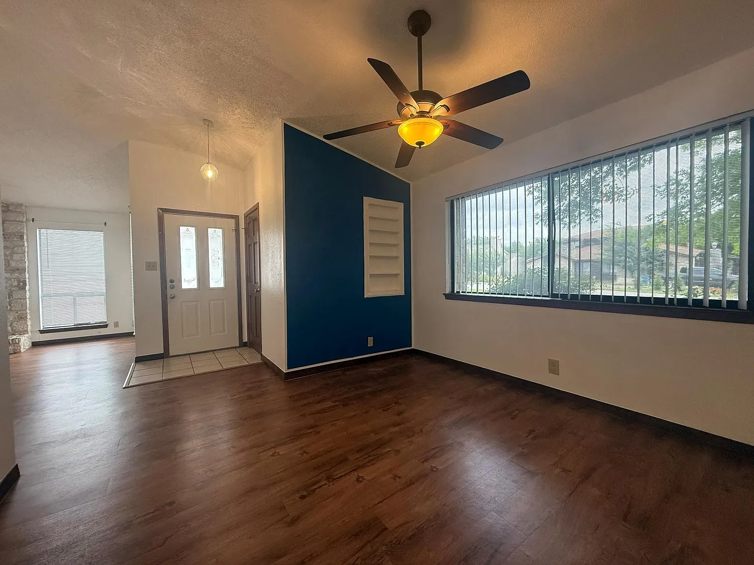 3 bed, 2.0 bath, 1550 sqft, $1,950 — Photo 4