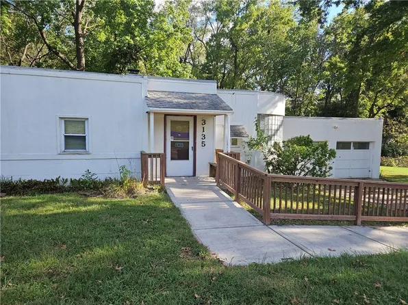 3135 NE Winn Rd, Kansas City, MO 64117