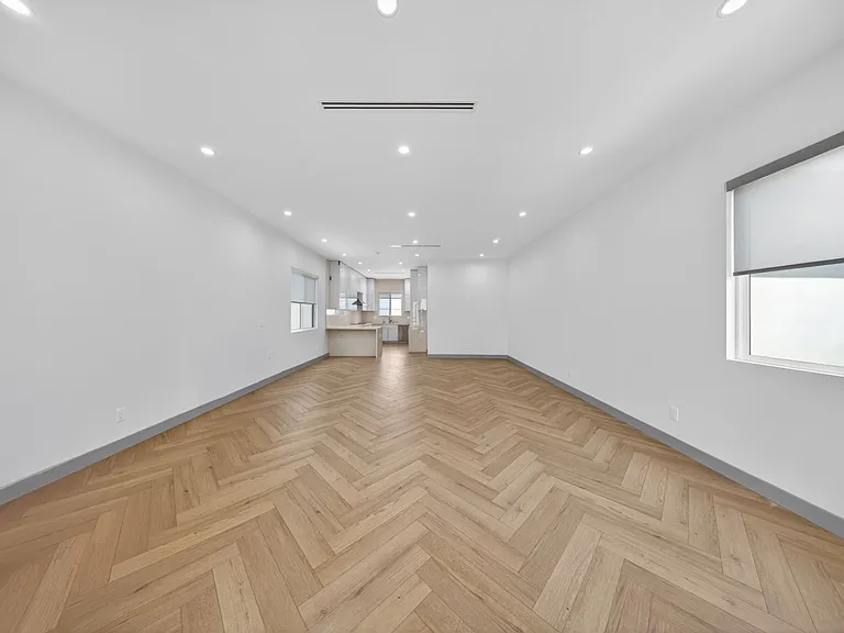 10843 Cantara St — Photo 3