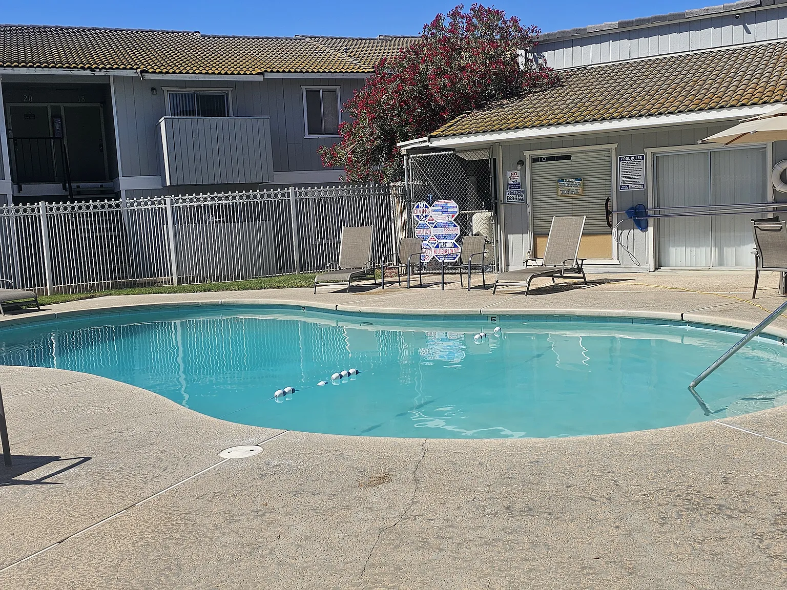 Grand Apartments — Photo 2