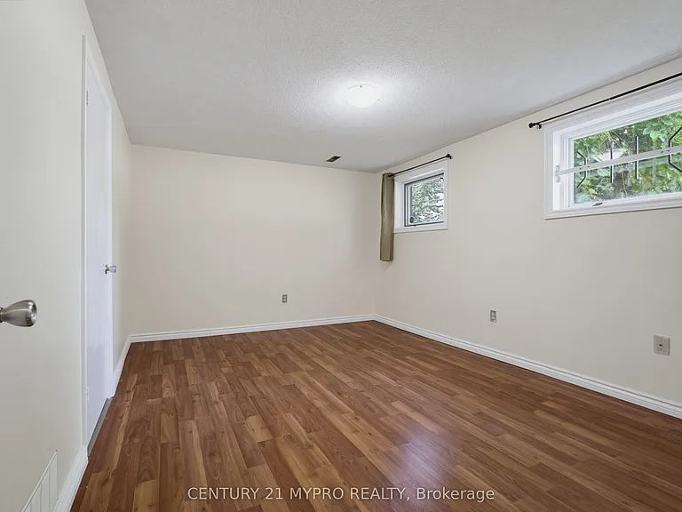 143 Ardsley Cres — Photo 27