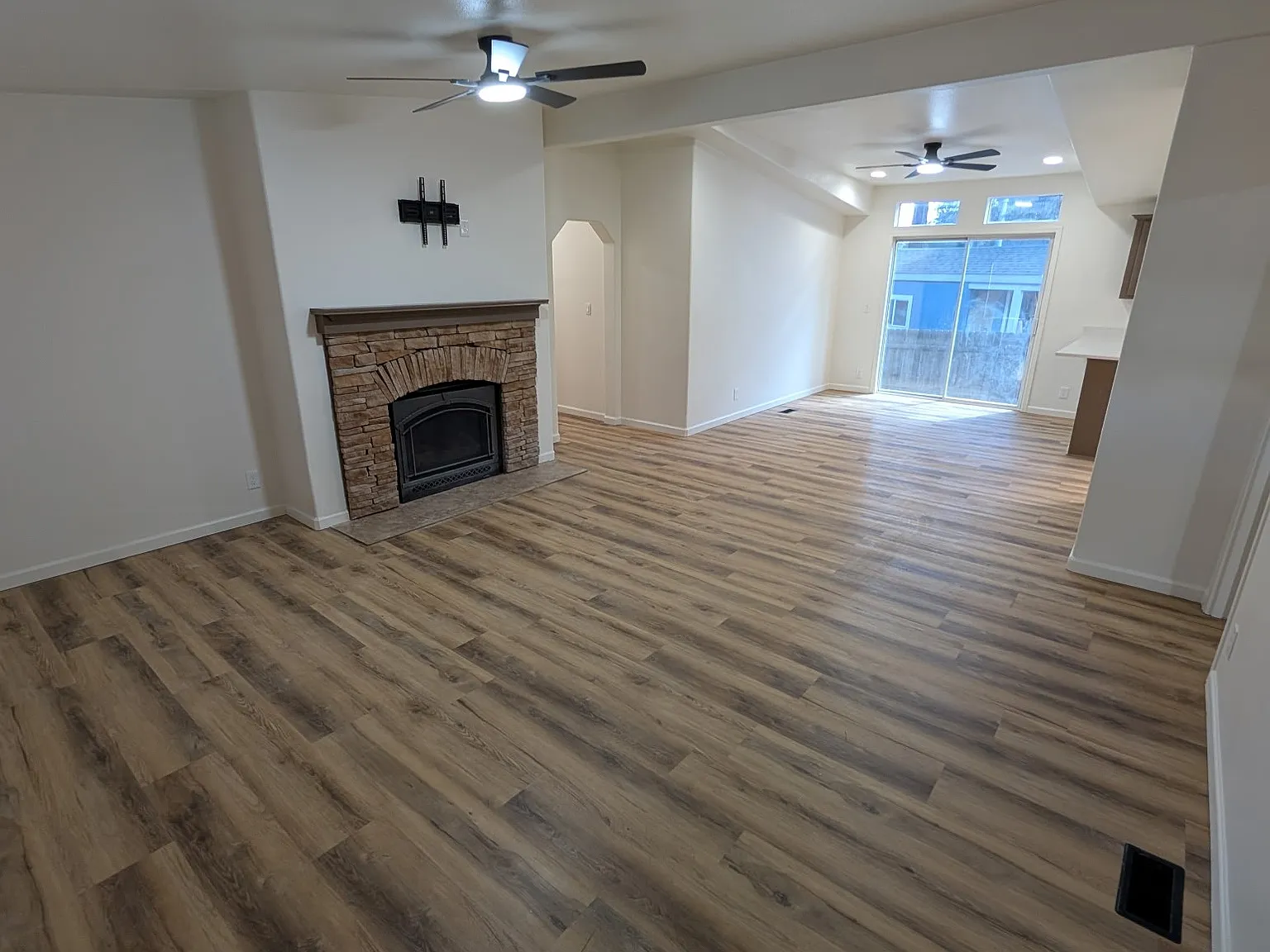 4 bed, 2000 sqft, $3,300 — Photo 3