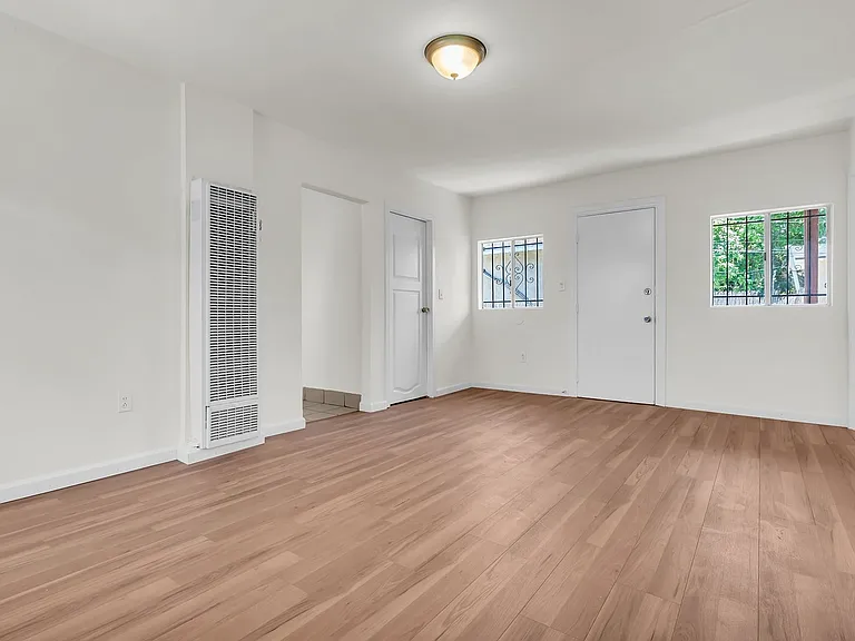 6110 Makee Ave — Photo 9