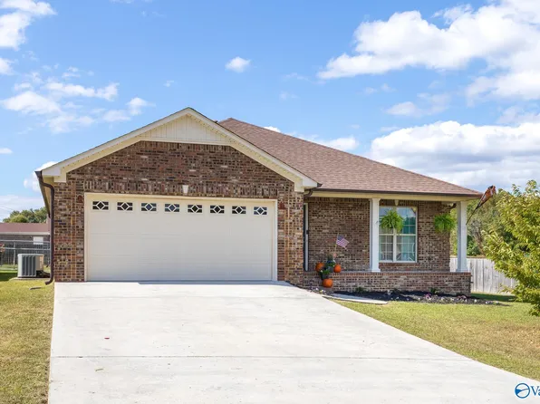 21261 Red Clover Ln, Elkmont, AL 35620
