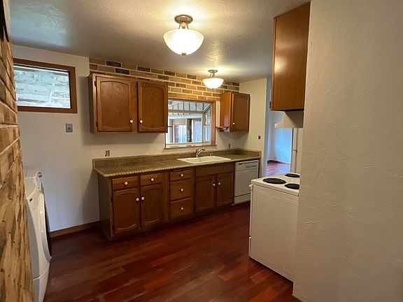 2nd image of 811 Oak St
