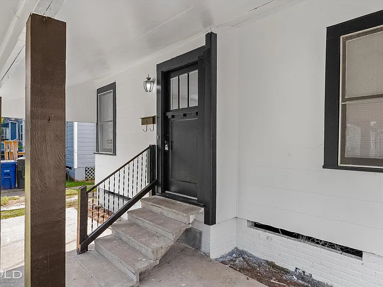245 E Elmwood St — Photo 7