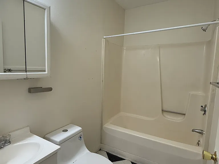 26 Pleasant St — Photo 3