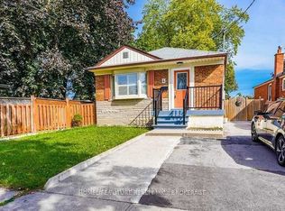 4 Gully Dr, Toronto, ON M1K4W2