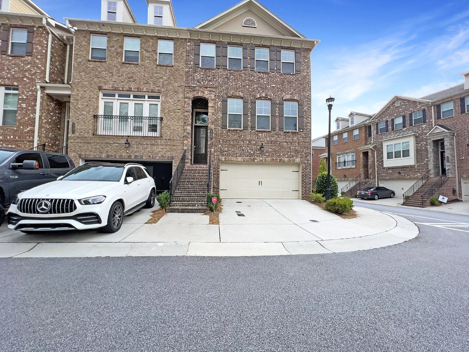 4 bed, 3.5 bath, 2213 sqft, $3,800 — Photo 1
