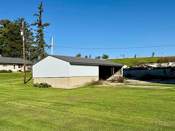 4th image of W8940 County Road B