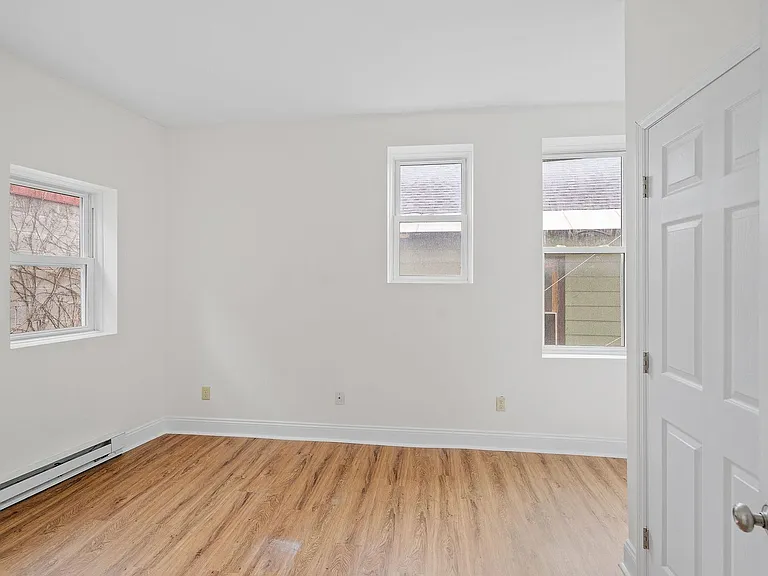 251 Green St — Photo 4