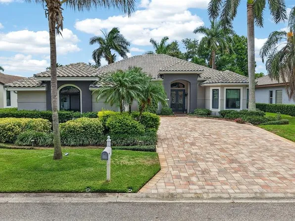 820 Sand Pine Dr NE, Saint Petersburg, FL 33703