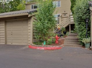 320 Cervantes Cir #12-B, Lake Oswego, OR 97035