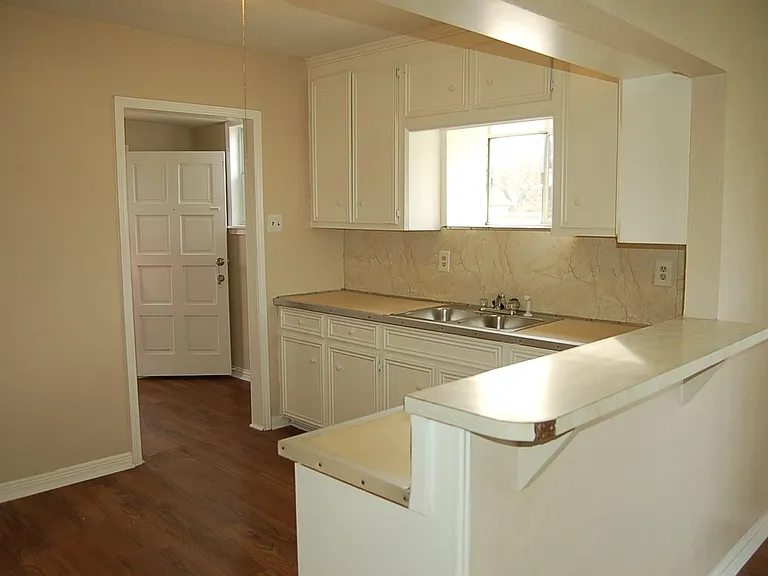 7304 Kinney St — Photo 12