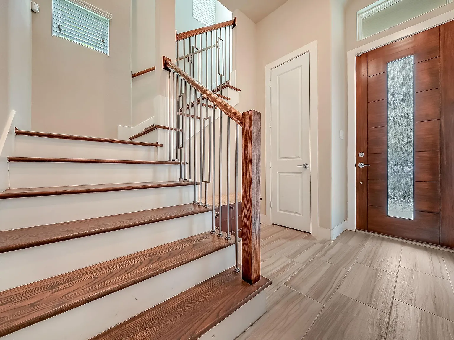 3 bed, 3.5 bath, 2229 sqft, $3,550 — Photo 3