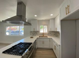 985 W 2nd St, San Pedro, CA 90731