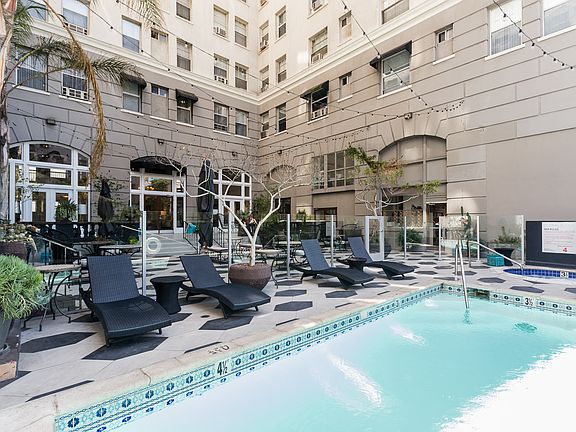 4th image of 2619 Wilshire Blvd #607