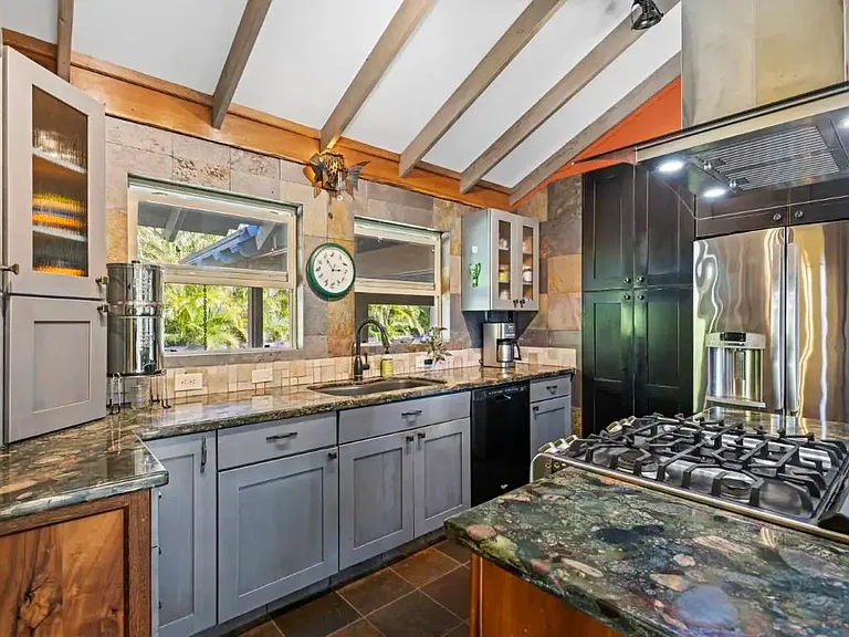 690 E Kuiaha Rd — Photo 6