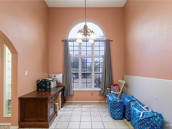 3rd image of 3204 Sierra Cir