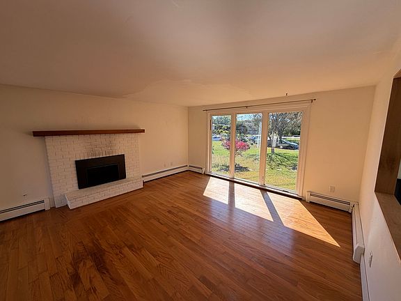 2nd image of 90 Dunlop Way
