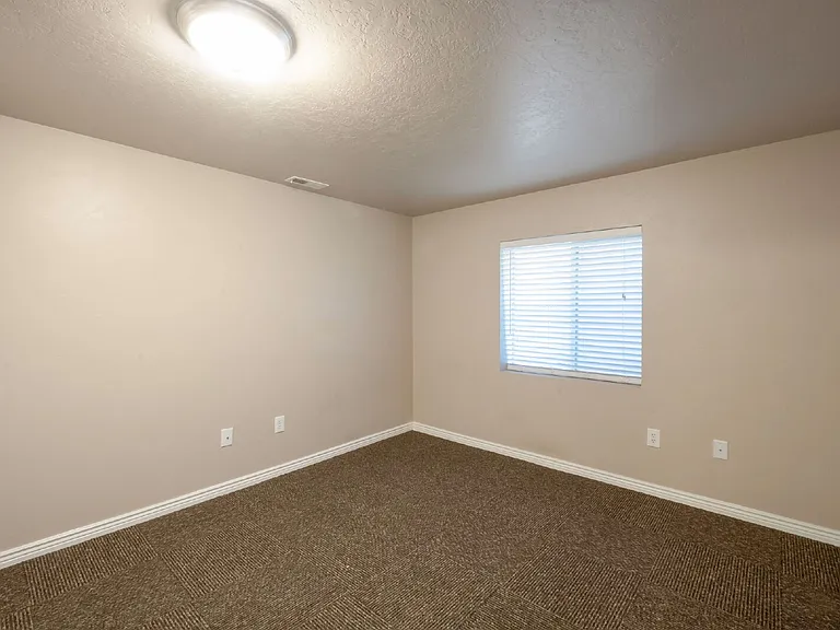 148 W 3360 N — Photo 25