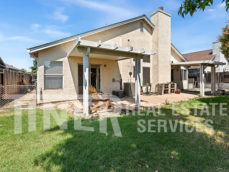 1218 Chablis Cir — Photo 21