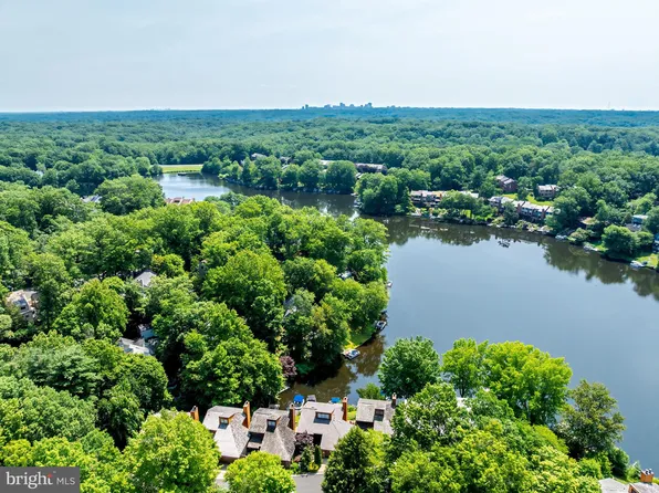 2127 Cabots Point Ln, Reston, VA 20191