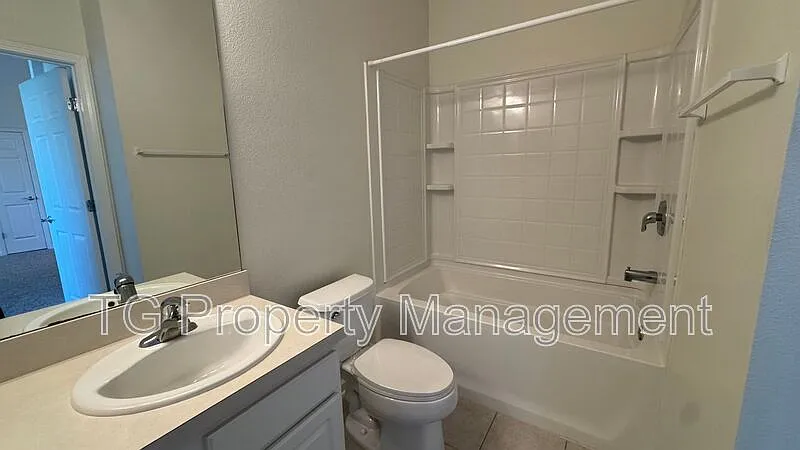 2 bed, 2.0 bath, 1128 sqft, $1,575 — Photo 4