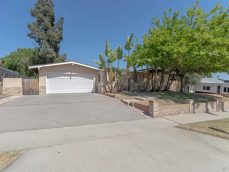 7325 Layton St — Photo 2