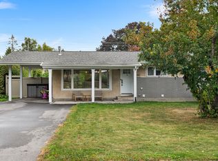 30 Vanson Ave, Ottawa, ON K2E 6A8