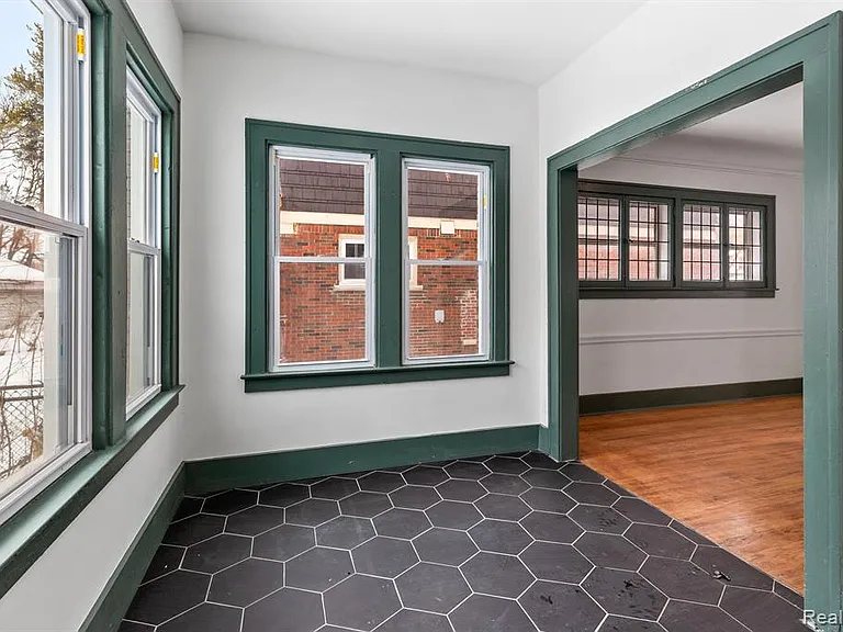 4767 Sturtevant St — Photo 13