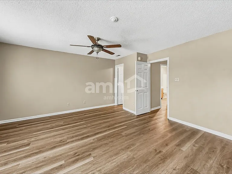 1909 Southernwood Ln — Photo 16