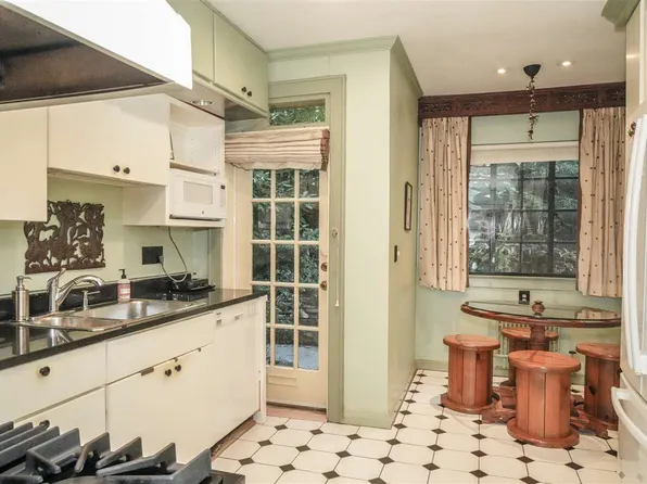 2501 Palisade Avenue image 19 of 25