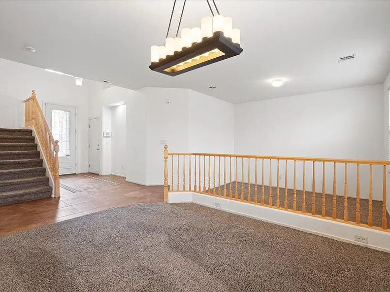 9012 Rendon St — Photo 4