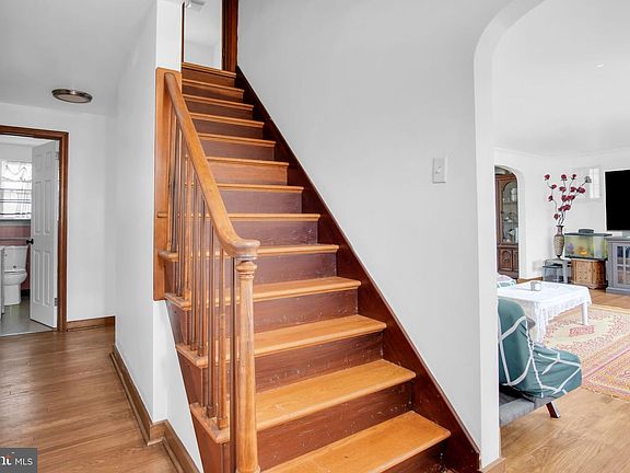 3rd image of 3736 Sharon St