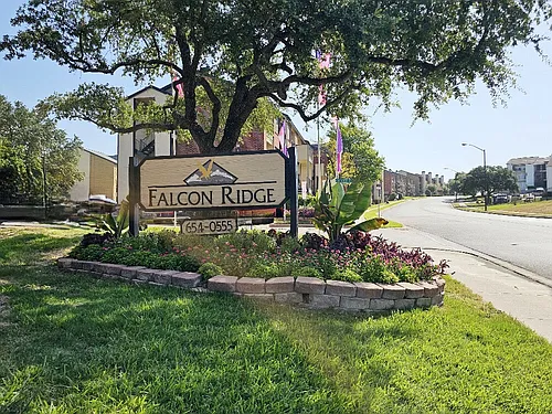 Falcon Ridge Apts Photo 1