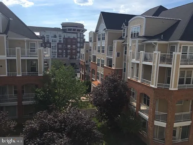 Westbriar Condo — Photo 1