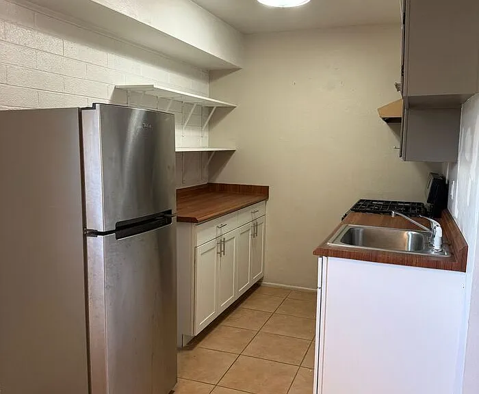1007 E Silver St — Photo 5