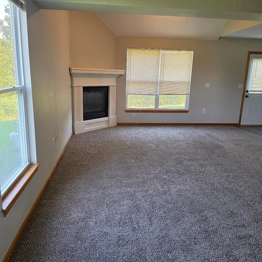 3 bed, 2.5 bath, 1871 sqft, $1,830 — Photo 2
