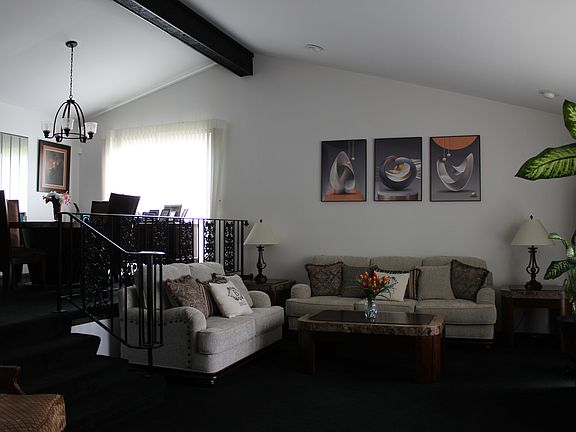 4th image of 17131 Yates St