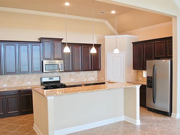 3rd image of 27623 Gracefield Ln