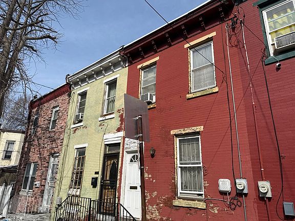 2nd image of 4313 Ludlow St