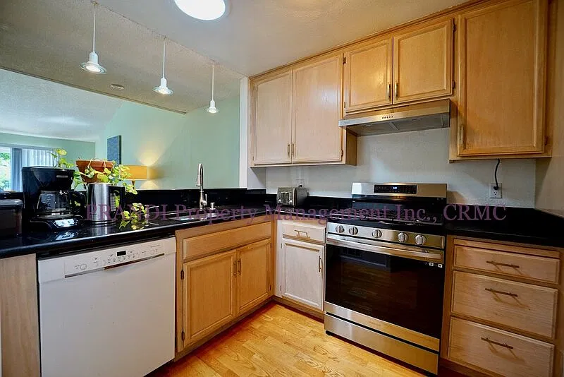 2 bed, 1.5 bath, 1020 sqft, $3,300 — Photo 4