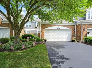 903 Heathrow Ln, Naperville, IL 60540