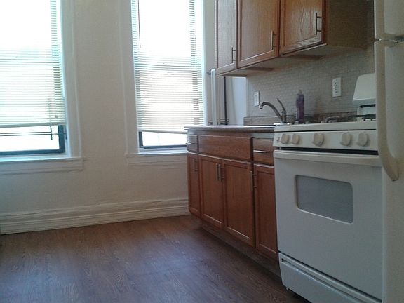 4th image of 3409 42nd St APT 2L